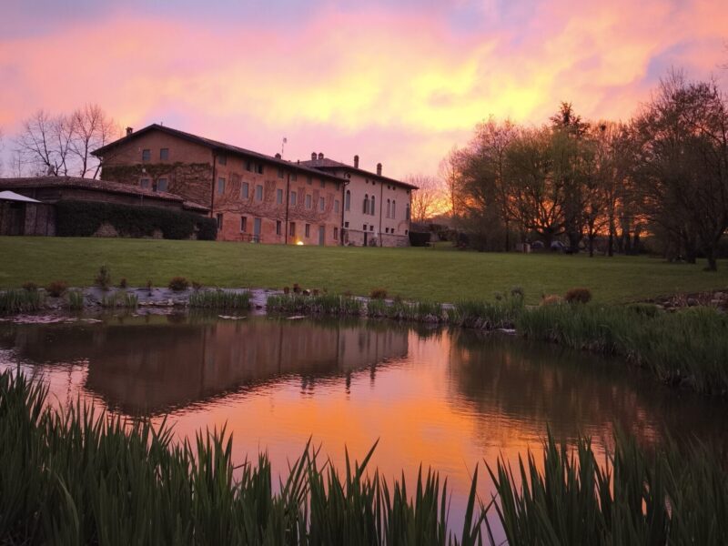 Silent Travel tra Verona e il Lago di Garda: il lusso di sentire il silenzio Tramonto silenzioso nelle colline del Custoza tra Verona e Lago di Garda